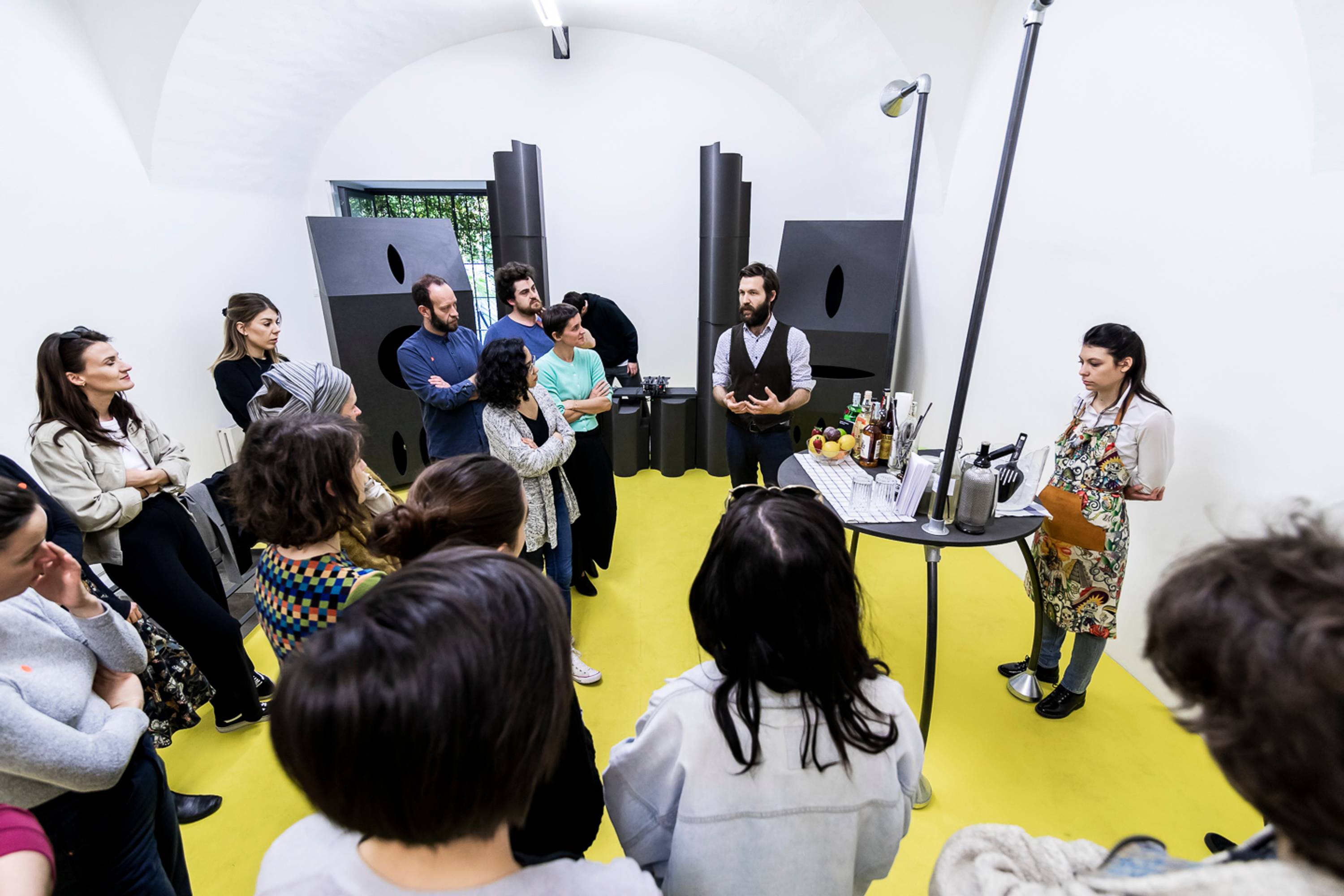 Workshop, savoir-vivre #2, How To Mix Drinks with Daniele Turrina and Parasite 2.0, 16.04.2019 in the framework of the exhibition “Temporary Lovers” by Parasite 2.0 © ar/ge kunst. Foto: Tiberio Sorvillo