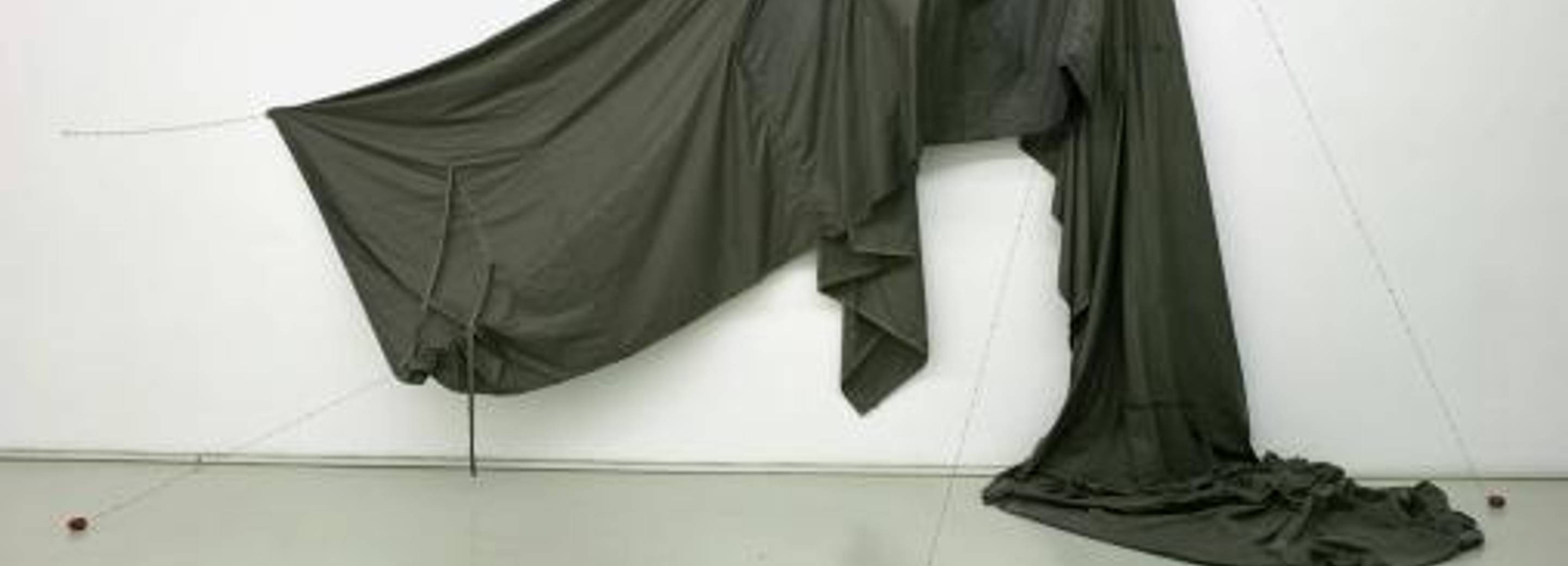 Mel O’Callaghan, Installation View, Overlines, 2007 Courtesy Schleicher & Lange, Paris. Photo: Ivo Corrà