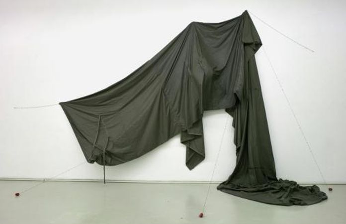 Mel O’Callaghan, Installation View, Overlines, 2007 Courtesy Schleicher & Lange, Paris. Photo: Ivo Corrà