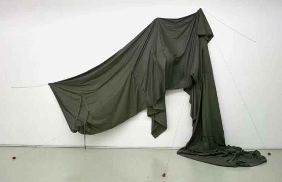 Mel O’Callaghan, Installation View, Overlines, 2007 Courtesy Schleicher & Lange, Paris. Photo: Ivo Corrà