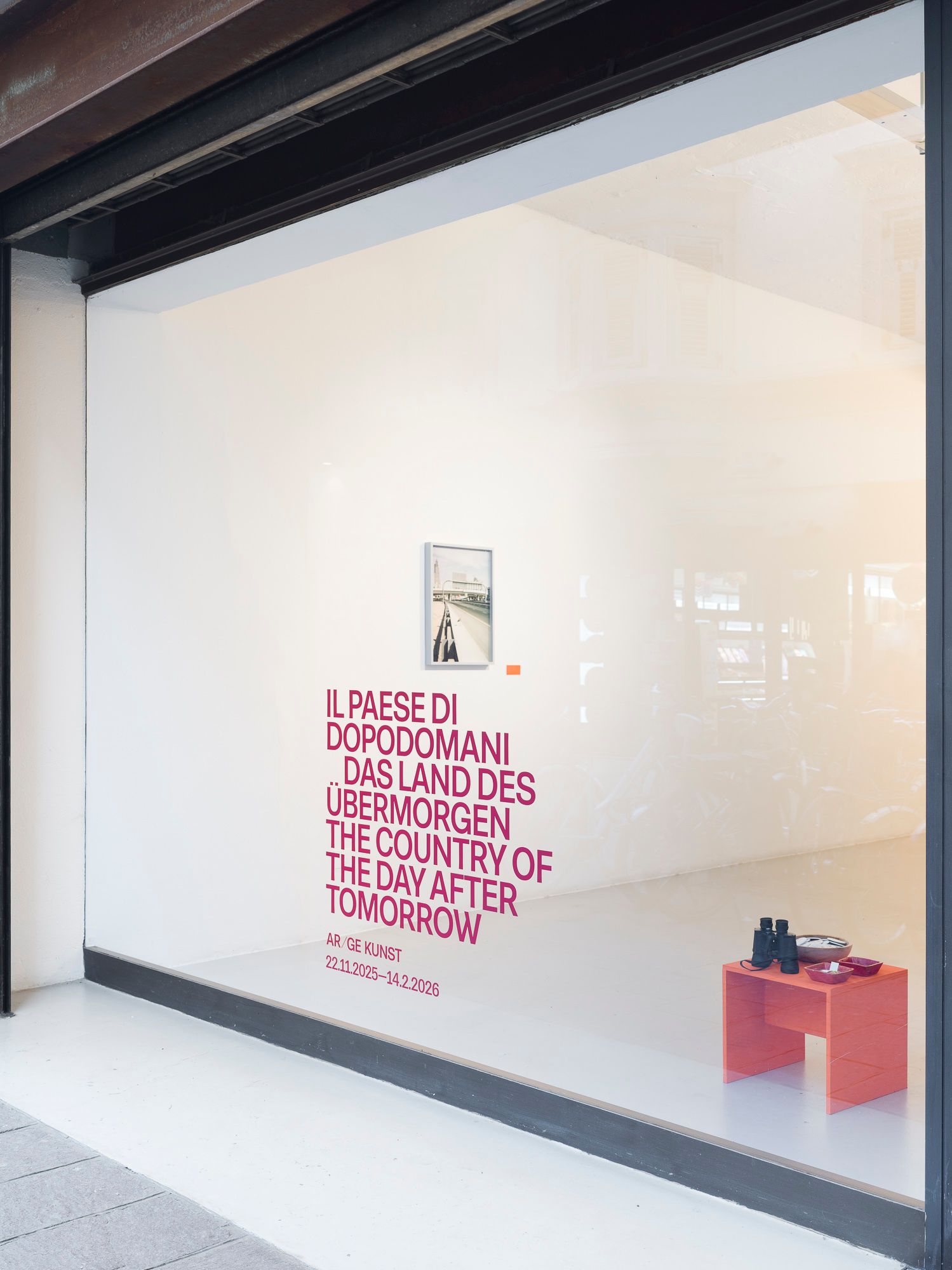 Il Paese di dopodomani, Exhibition view, Ar/Ge Kunst, 2025. Foto Tiberio Sorvillo.