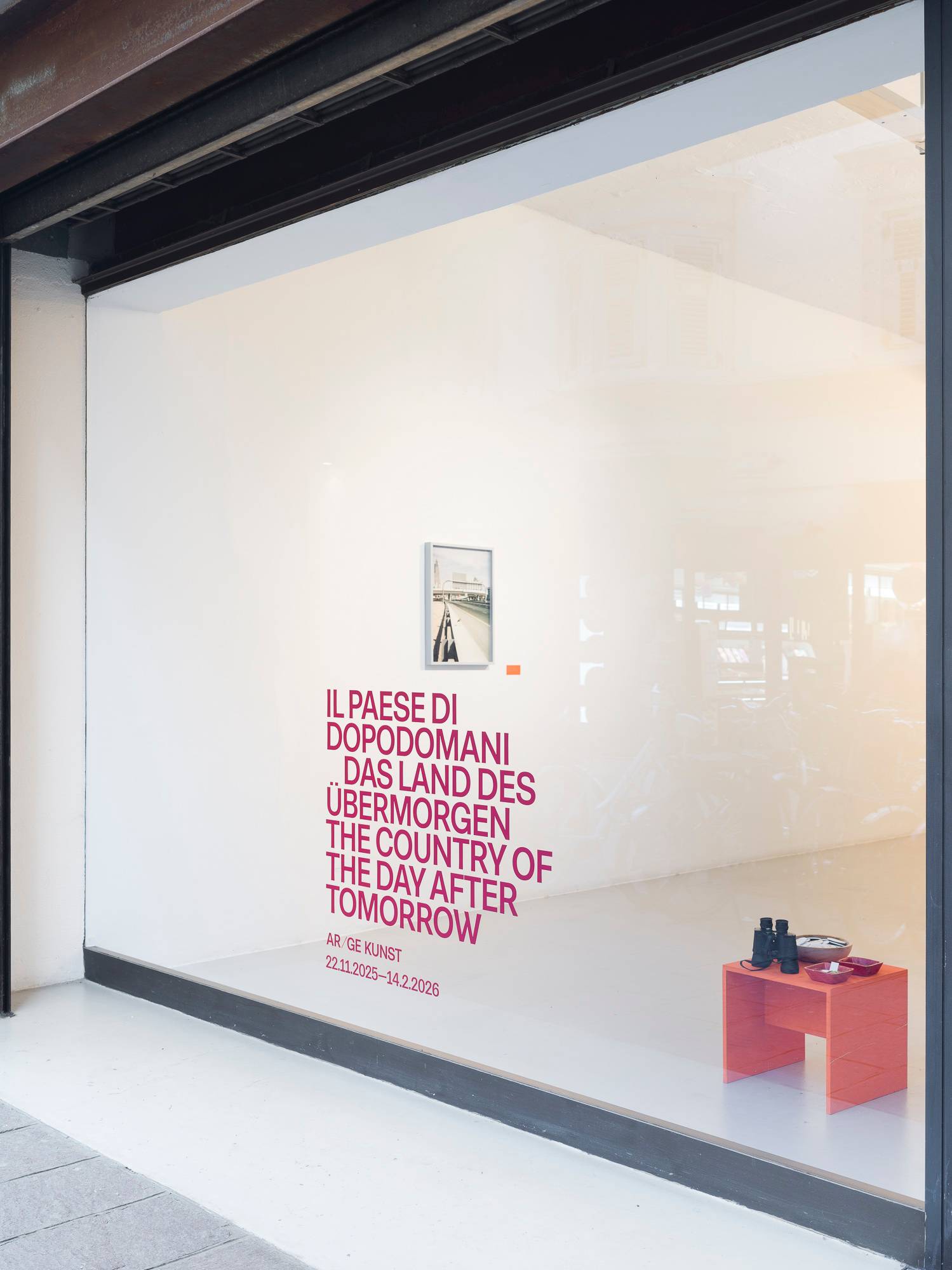 Il Paese di dopodomani, Exhibition view, Ar/Ge Kunst, 2025. Foto Tiberio Sorvillo.