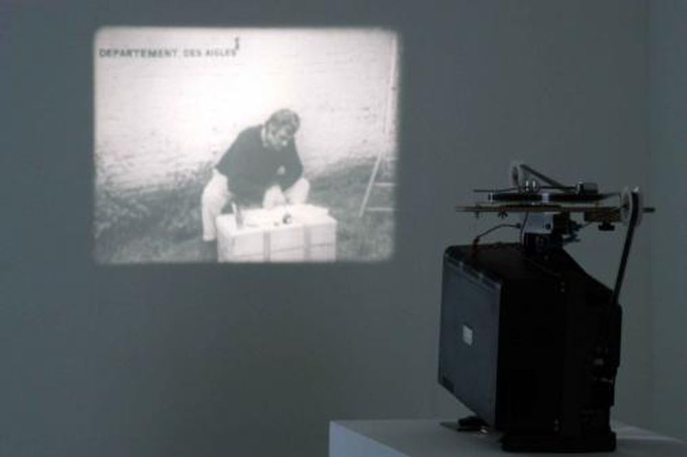 Exhibiton view, Marcel Broodthaers, 2004