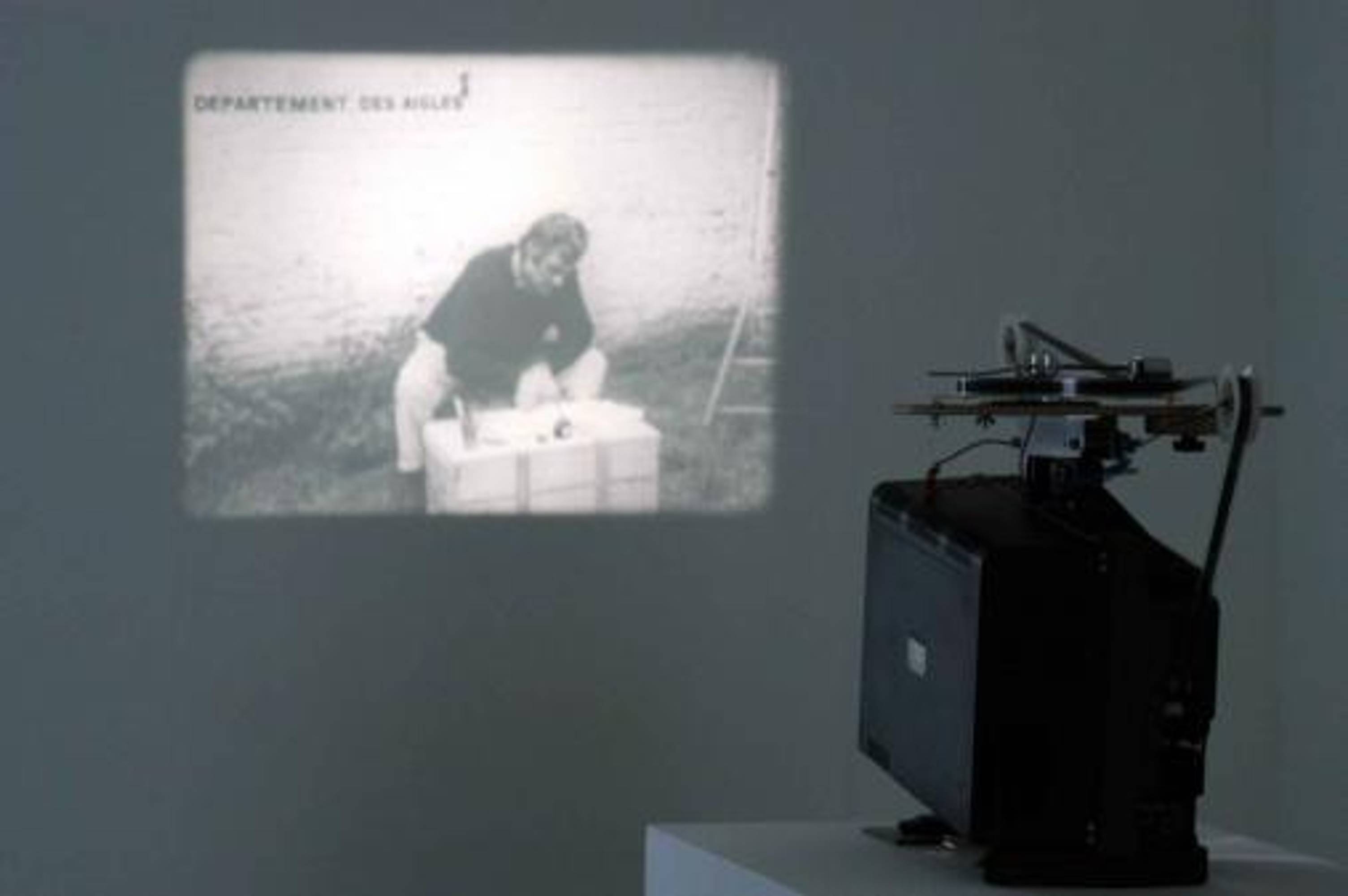 Exhibiton view, Marcel Broodthaers, 2004