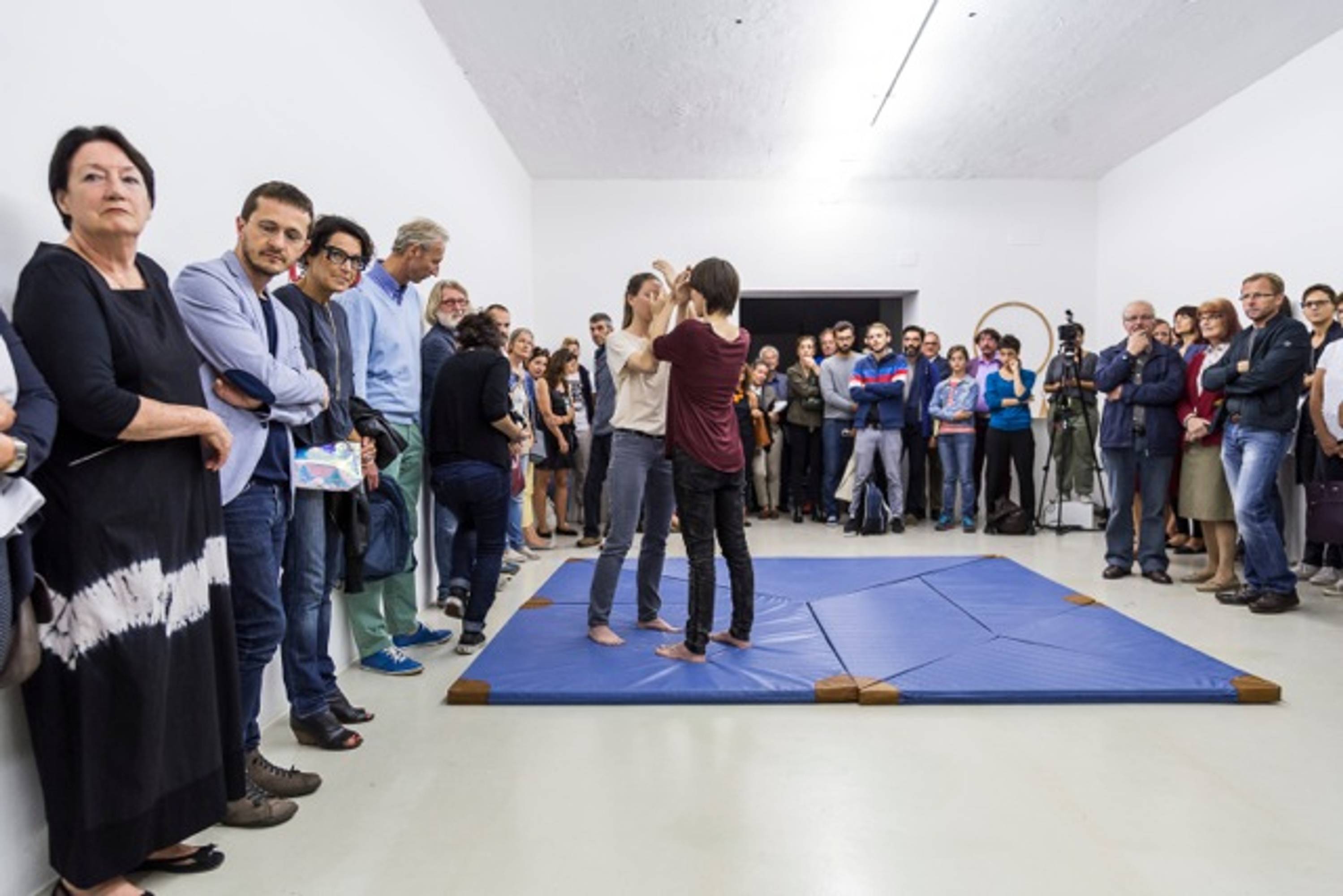 Ingrid Hora, Der Grillentöter, documentation of the performance, 2015, photo by Tiberio Sorvillo – visualite