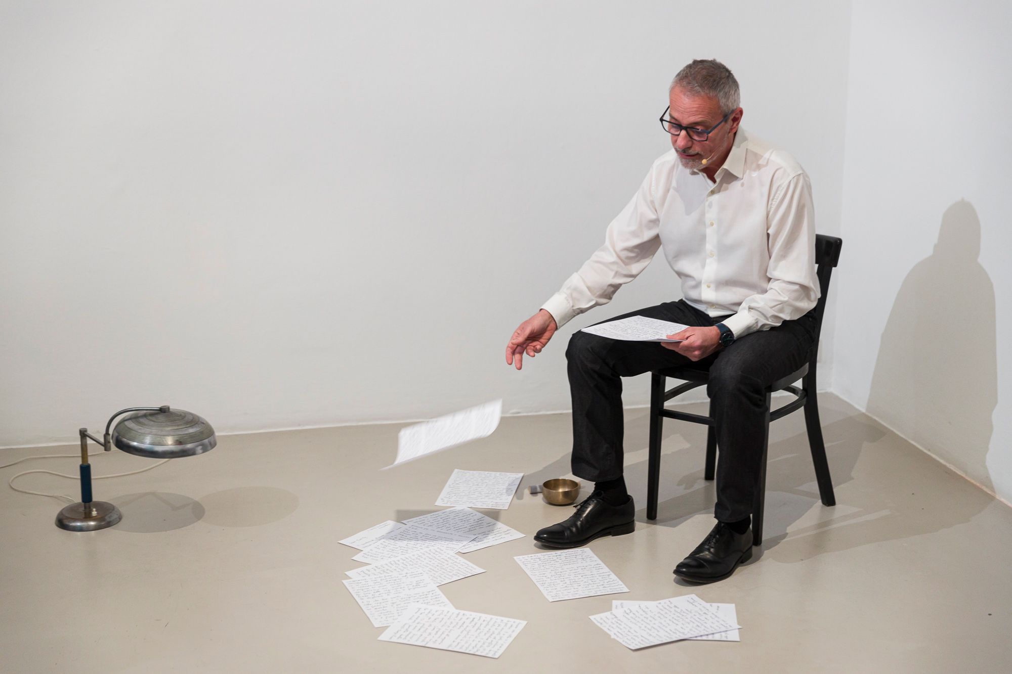 Cesare Viel, performance at Ar/Ge Kunst, 'I'm gone. Do you remember me?' © Tiberio Sorvillo.