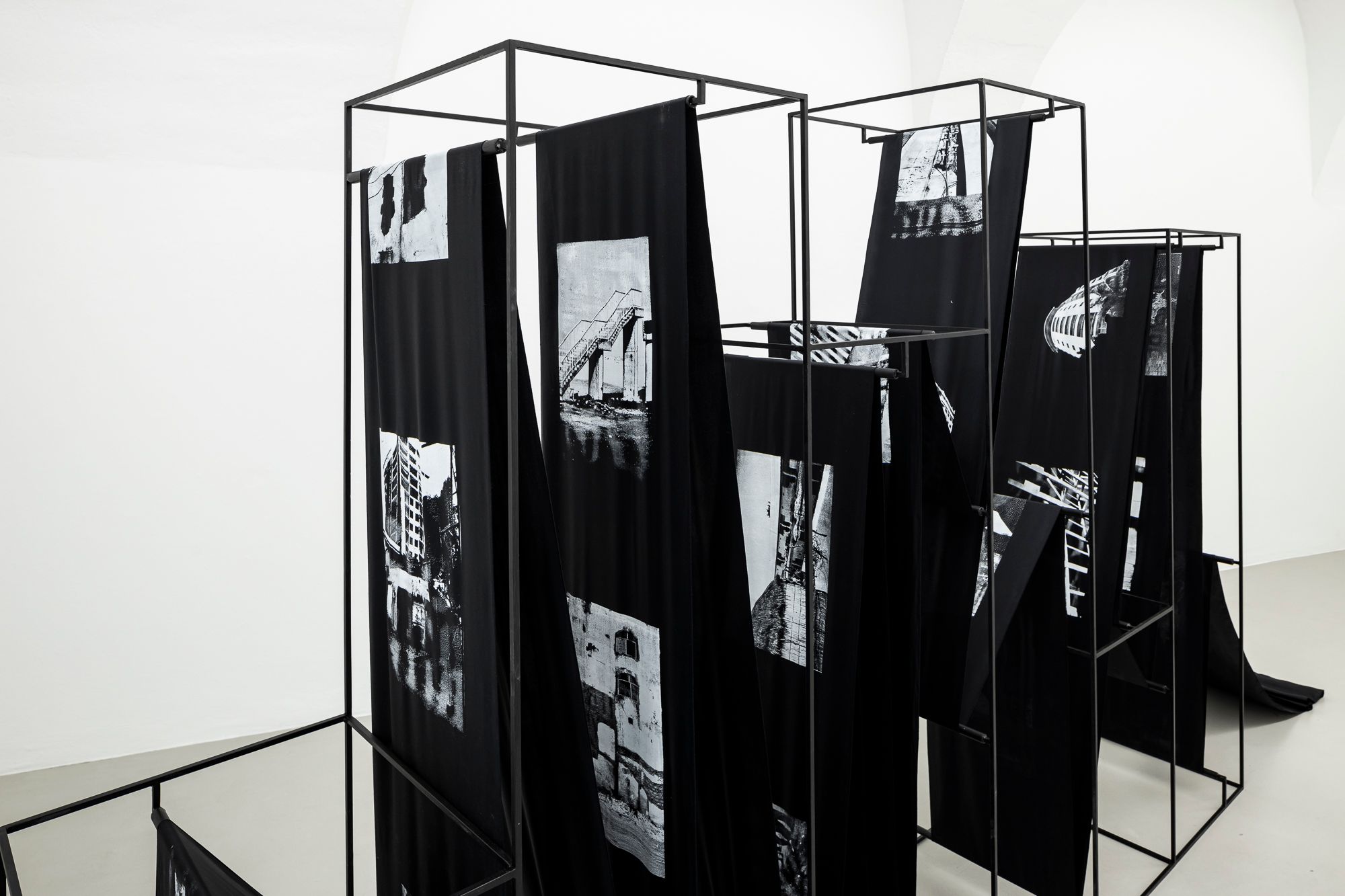 Adji Dieye, Cultura persa e imparata a memoria, exhibition view, ©ar/ge kunst, photo Tiberio Sorvillo, 2022