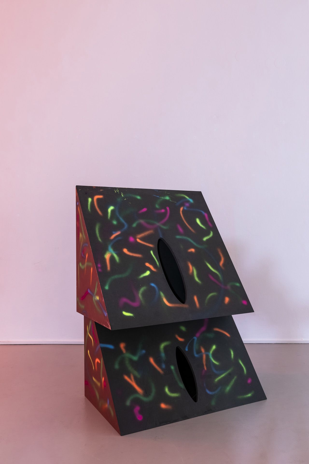 second phase, installation view of the exhibition “Temporary Lovers” by Parasite 2.0  © ar/ge kunst. Foto: Luca Guadagnini