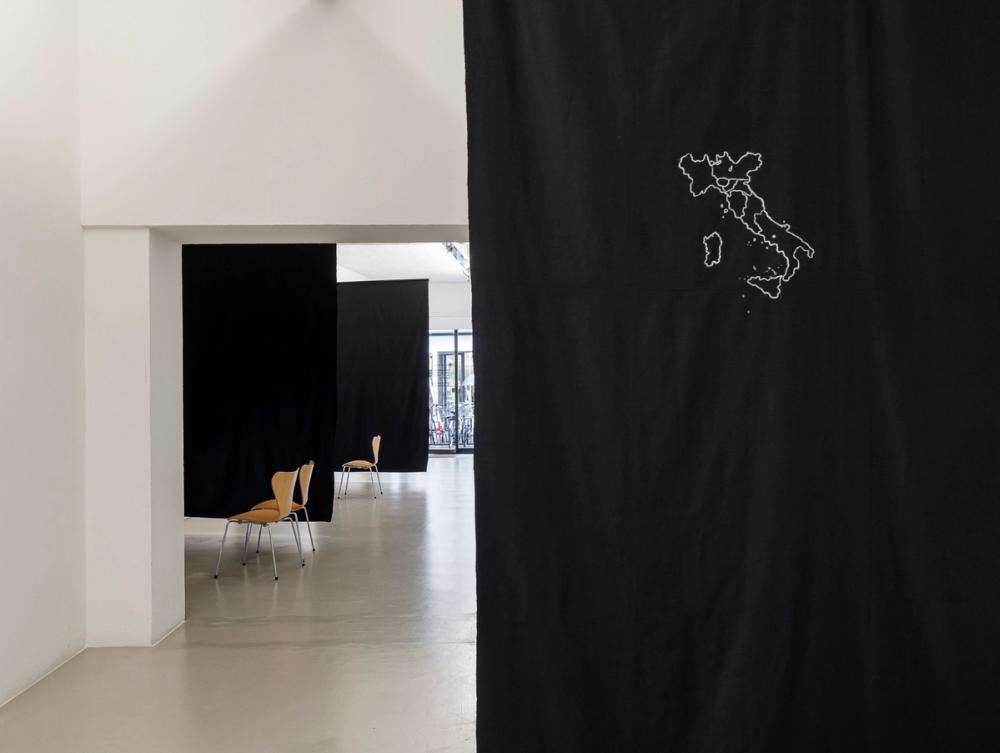 Samia Henni, Psychocolonial Spaces, Act 1. Exhibition view, Ar/Ge Kunst. Foto Tiberio Sorvillo.