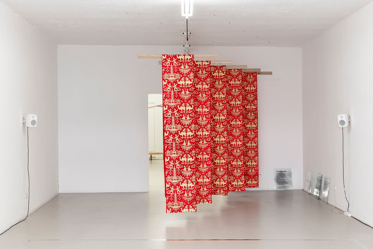 ©ar/ge kunst, Foto Tiberio Sorvillo – Visualite, 2019 Installation view della mostra di Romy Rüegger „Echoing Movements to Come“ presso ar/ge kunst Bolzano, a cura di Emanuele Guidi.