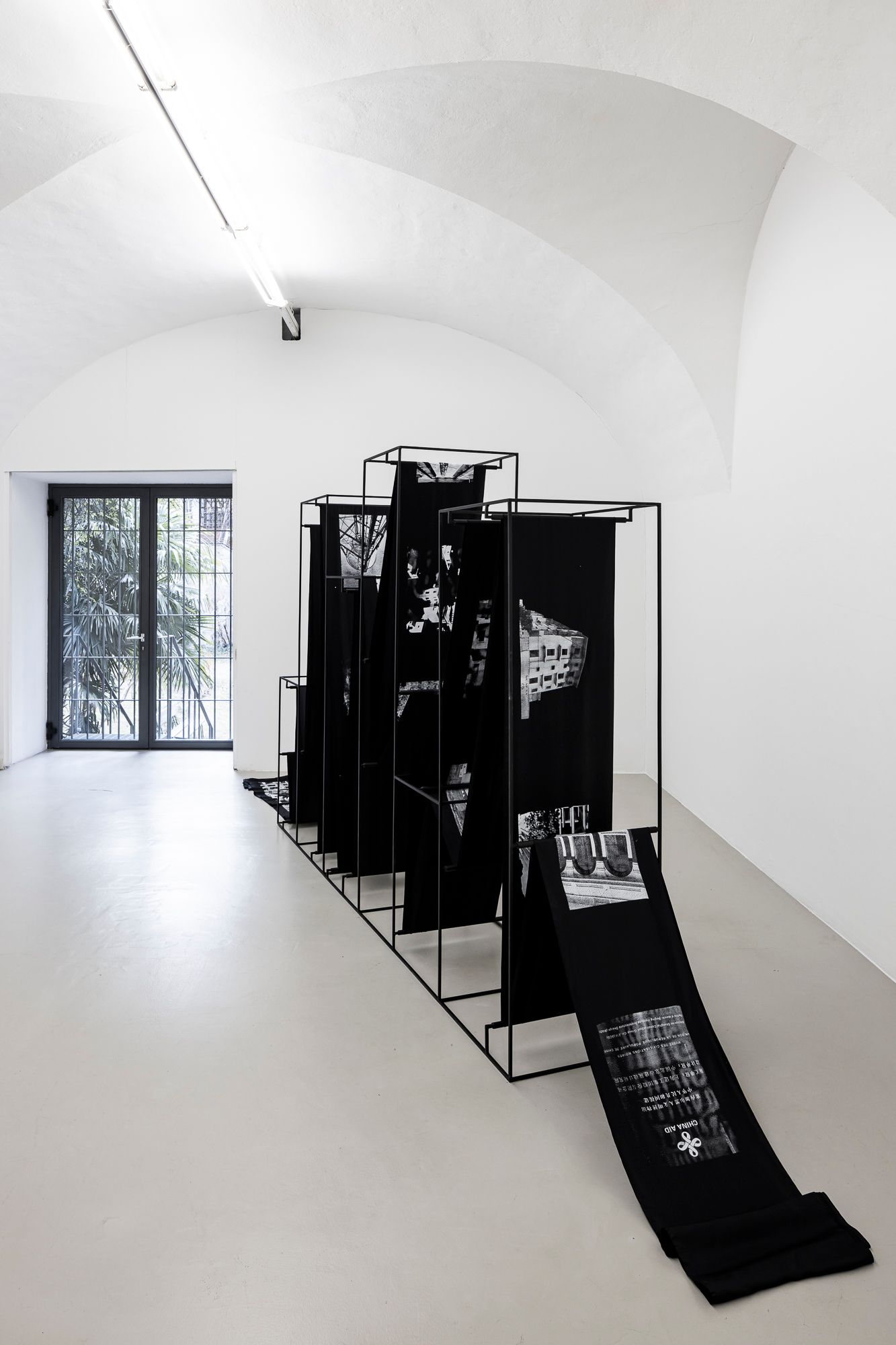 Adji Dieye, Cultura persa e imparata a memoria, exhibition view, ©ar/ge kunst, photo Tiberio Sorvillo, 2022