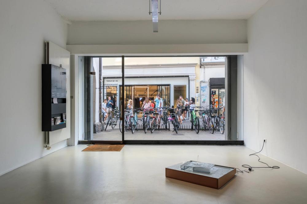 And remember that holes can move, 2023 © Tiberio Sorvillo