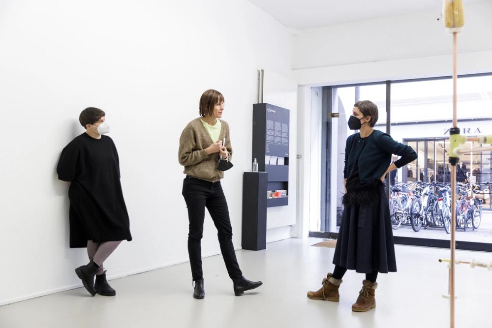 Soil Workshop, savoir-vivre #8 with Bernd Felderer, 27.11.2021, in the framework of the exhibition “Plant Plant” by Katrin Hornek © ar/ge kunst and BAU. Photo: Tiberio Sorvillo