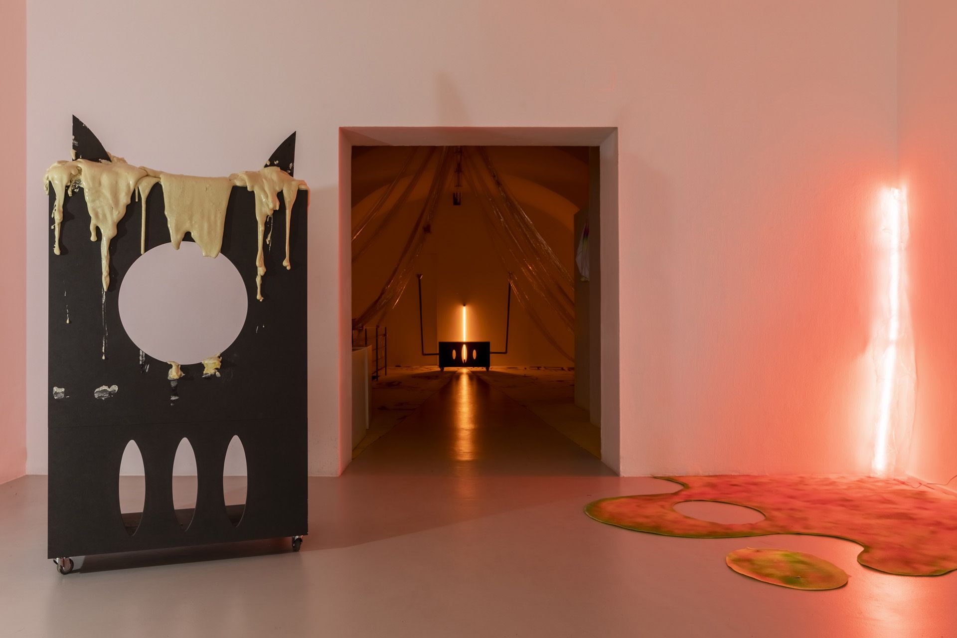 second phase, installation view of the exhibition “Temporary Lovers” by Parasite 2.0  © ar/ge kunst. Foto: Luca Guadagnini