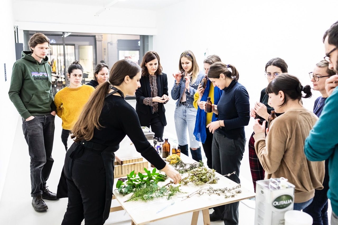 Workshop, savoir-vivre #1, soap making with Evi Lachana, 25.01.2019, in the framework of the exhibition “A Lapse, a Stain, a Fall” by Otobong Nkanga © ar/ge kunst. Foto: Tiberio Sorvillo