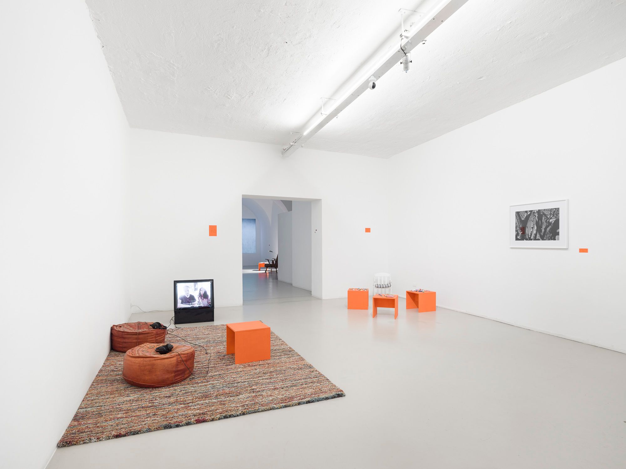 Il Paese di dopodomani, Exhibition view, Ar/Ge Kunst, 2025. Foto Tiberio Sorvillo.