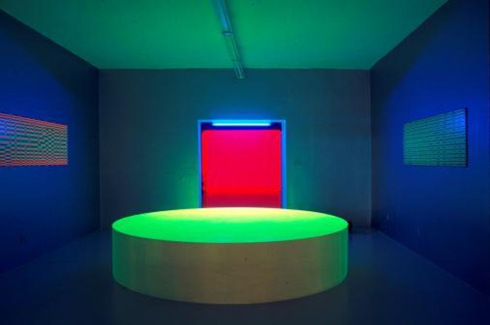 Exhibition view, capitalism and flight, 2001