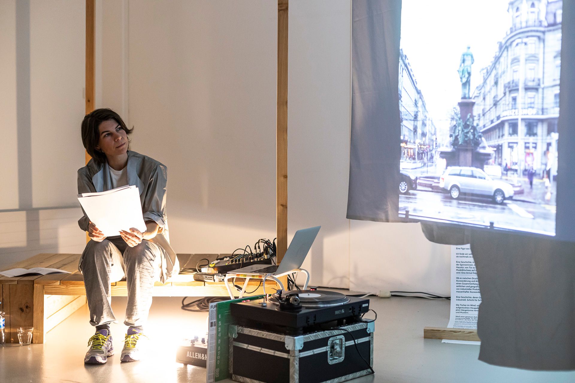 ©ar/ge kunst, Foto Tiberio Sorvillo, 2019 Performance Are You an Underground? A ship’s deck or a terrace by Romy Rüegger and ar/ge kunst matinée, 09.11.2019 11am at ar/ge kunst.