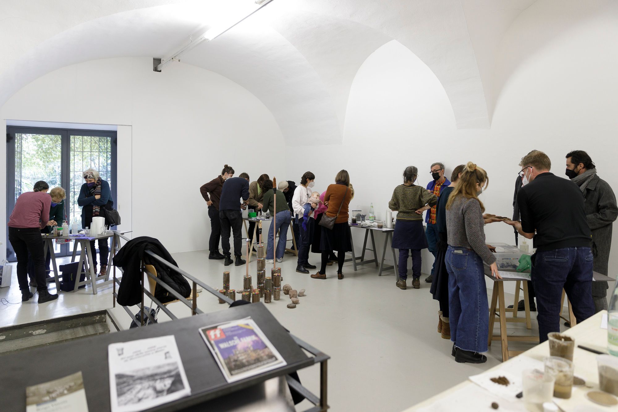 Soil Workshop, savoir-vivre #8 with Bernd Felderer, 27.11.2021, in the framework of the exhibition “Plant Plant” by Katrin Hornek © ar/ge kunst and BAU. Photo: Tiberio Sorvillo