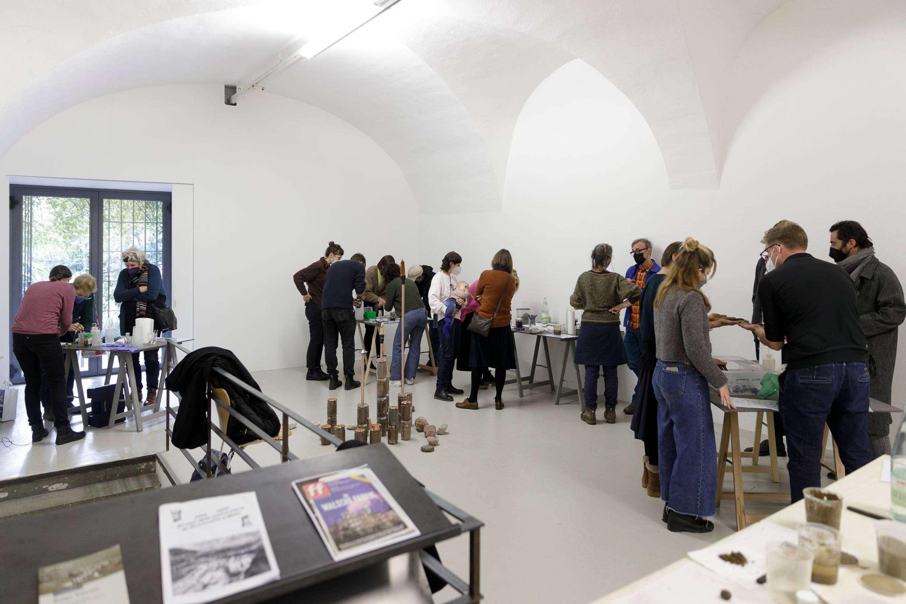 Soil Workshop, savoir-vivre #8 with Bernd Felderer, 27.11.2021, in the framework of the exhibition “Plant Plant” by Katrin Hornek © ar/ge kunst and BAU. Photo: Tiberio Sorvillo