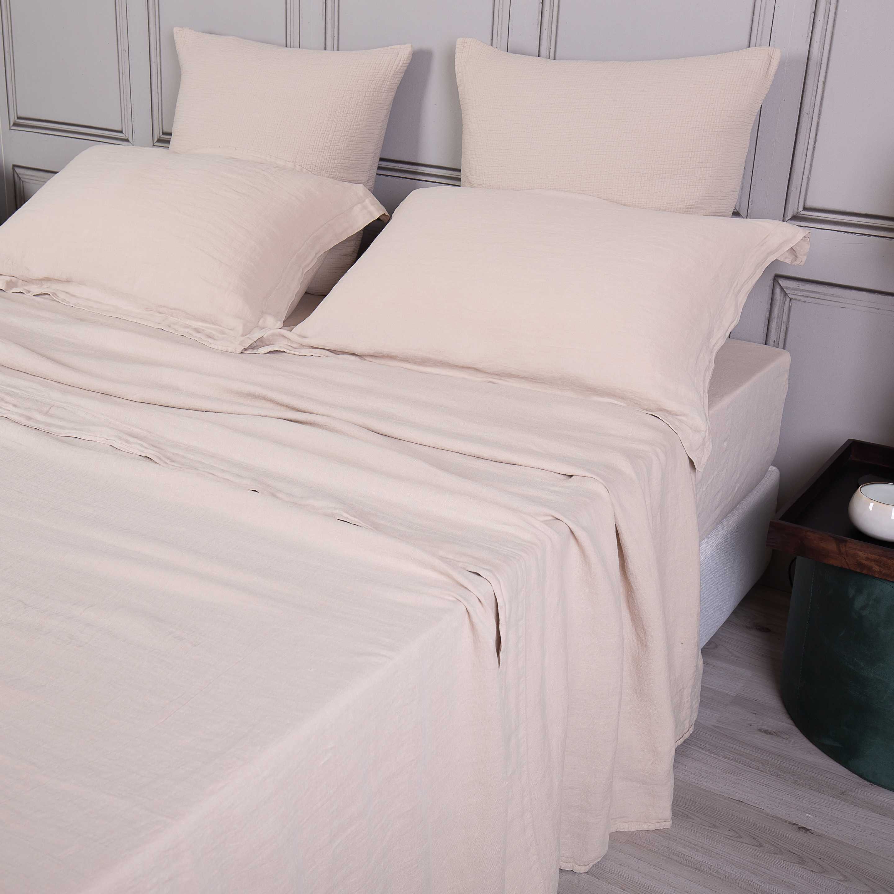 I cuscini protagonisti del letto matrimoniale: ecco i vantaggi di una  scelta elegante –