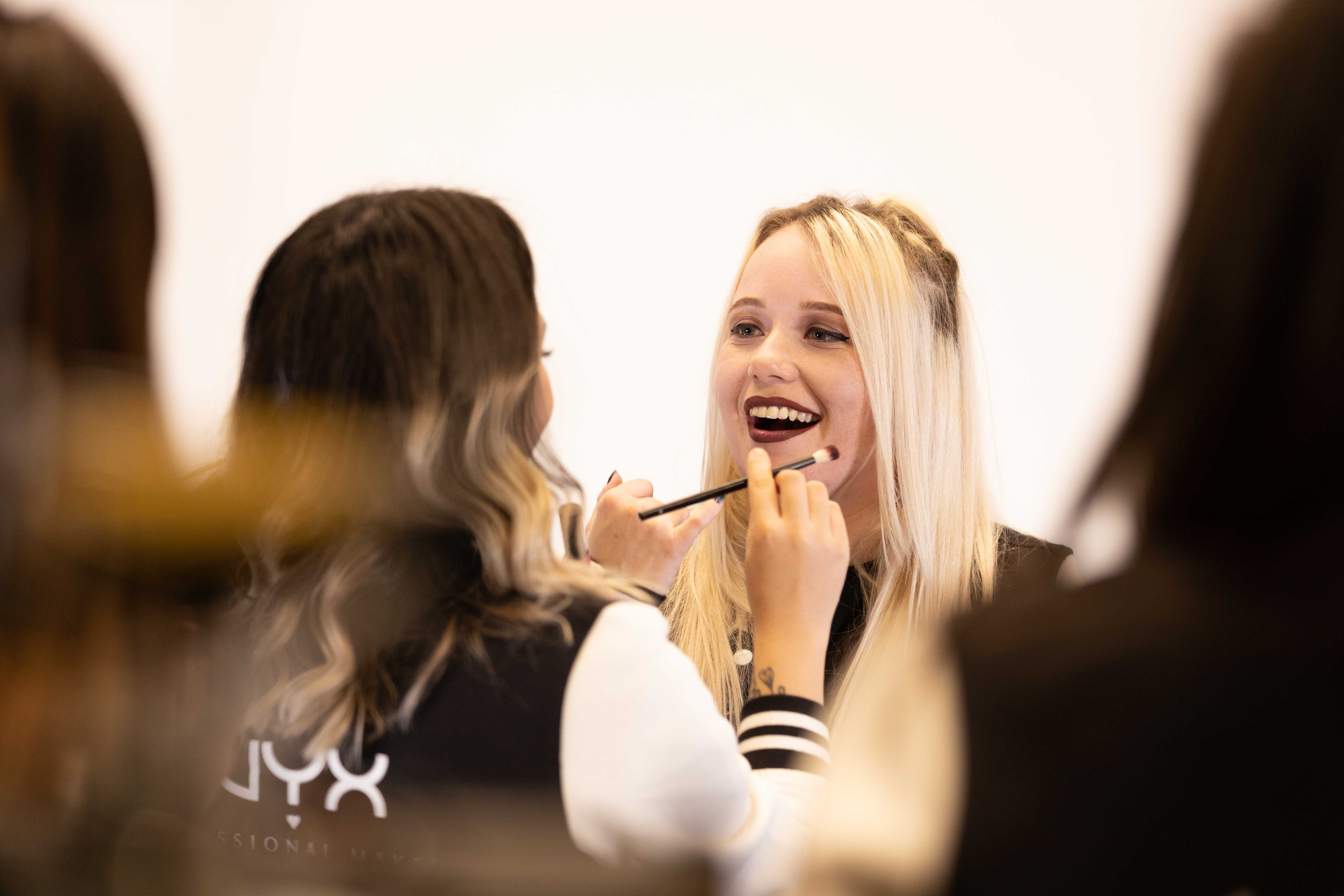 Content Creator artStar applying make-up to Team Captain, EMUHLEET