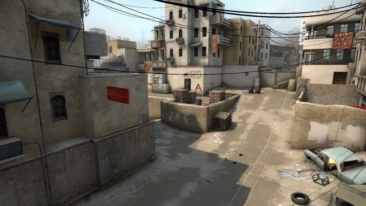 Unexpected Aggression: Pushing Middle on de_dust2 as a CT