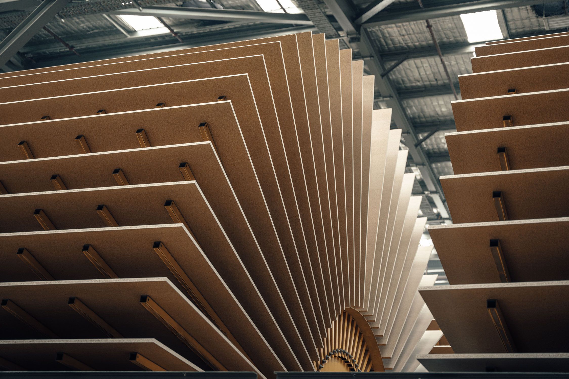 A fan of particleboards cooling rack