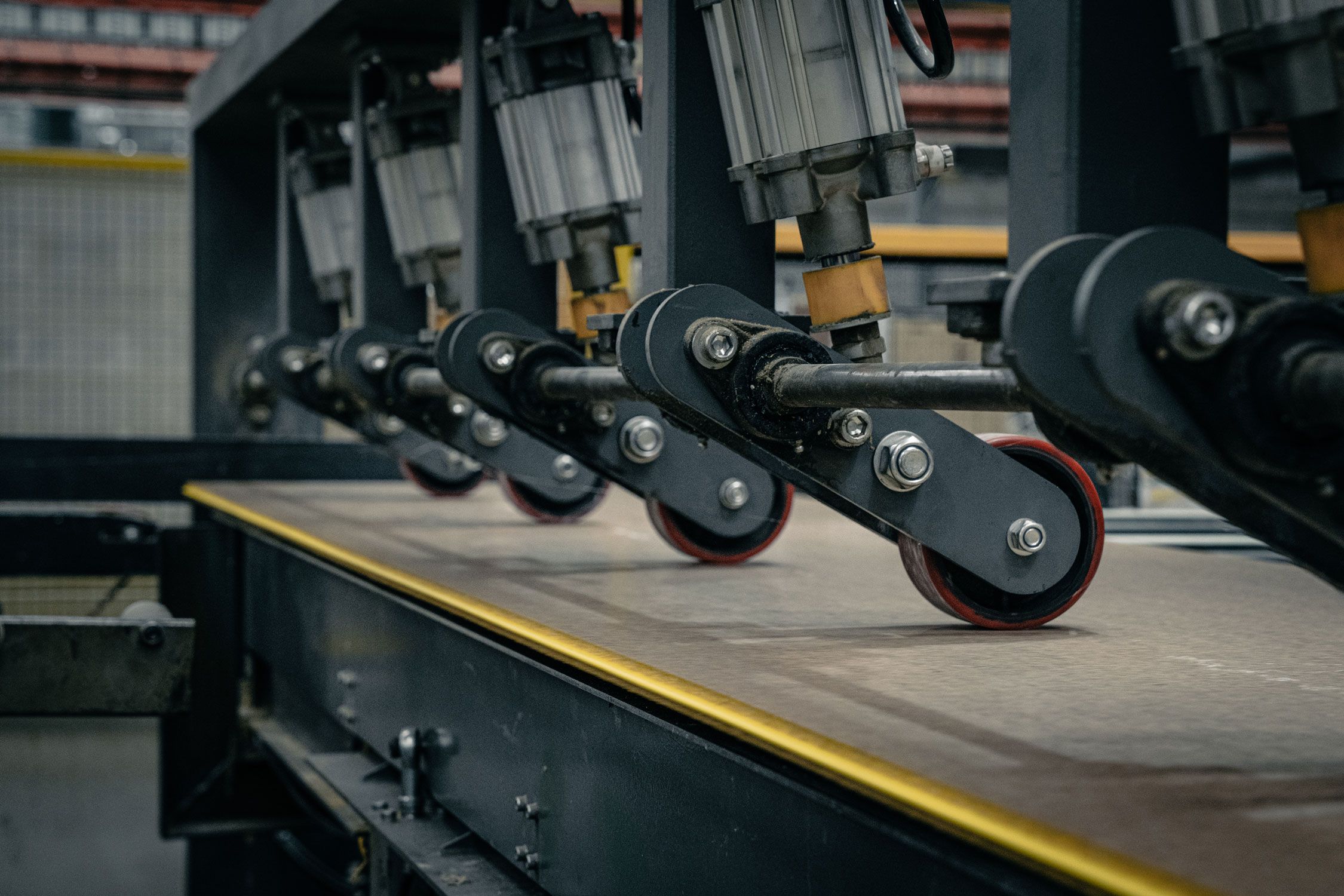 Particleboard Machinery with a yellow tongue in the particleboard