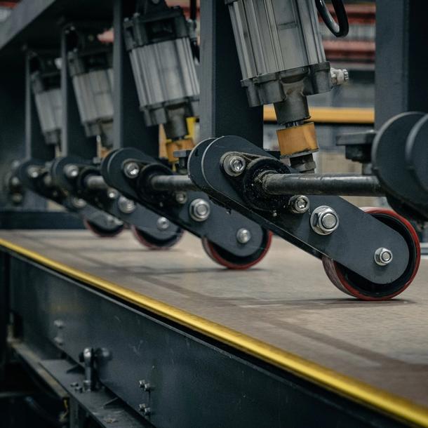 Particleboard Machinery with a yellow tongue in the particleboard