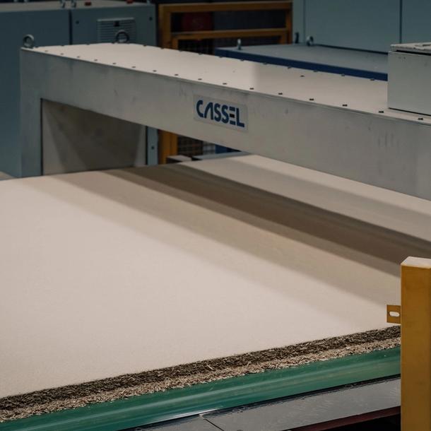 Particleboard machinery where the particleboard matt is formed