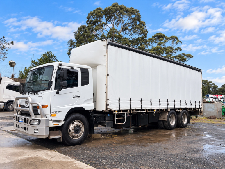2012 Rigid Curtainsider UD PK17 280