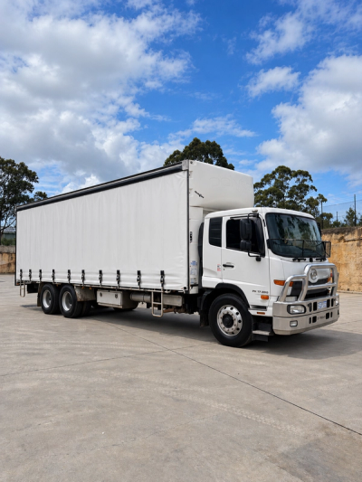 2014 Rigid Curtainsider UD PK17 280