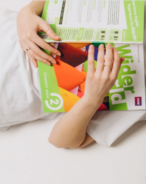 IELTS, TOEFL, Pearson чи Cambridge: як обрати свій іспит? 🤯  «Який іспит легший?», «А раптом я розгублюся на Speaking?», «Чи прийме сертифікат мій університет?». Знайомо? Вибір міжнародного іспиту часто створює стрес ще ДО початку підготовки. А ціна помилки - це вступ, віза або переїзд.  Що варто знати: 🤌Легшого іспиту не існує. Є іспит, який підходить саме вам! 🤌IELTS, TOEFL — термін дії 2 роки, найчастіше потрібні для вступу або візи. Cambridge Exams (FCE/CAE та інші), PTE — сертифікати безстрокові, ідеальні для вступу, кар’єри, CV, де потрібен стабільний сертифікат. 🤌У всіх тестах будуть перевірятися всі навички і завдання будуть подібними, але підготовка до кожного буде спеціальна, особлива. 🤌Гнучкість рівнів: Cambridge Exams, наприклад, мають фіксований рівень на іспиті, але можливе перевищення, в той час як IELTS — це один тест для всіх рівнів. 🤌Один і той самий рівень англійської може дати різні бали, здаючи різні іспити — усе через формат, таймінг і стиль оцінювання.  У YaK Language School ми радимо обирати тест не за чутками, а враховувати вашу ціль, стресостійкість, побажання та ваш комфорт.  👉 Сумніваєтеся у виборі? Запишіться на пробний урок!