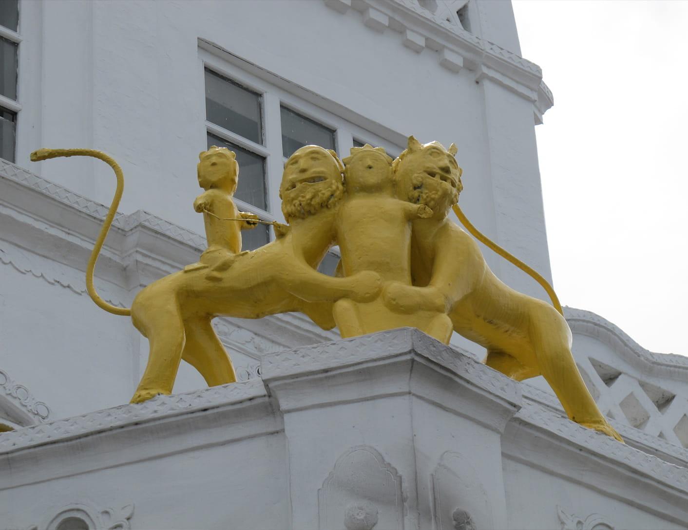 akal_split_-_lions.jpg