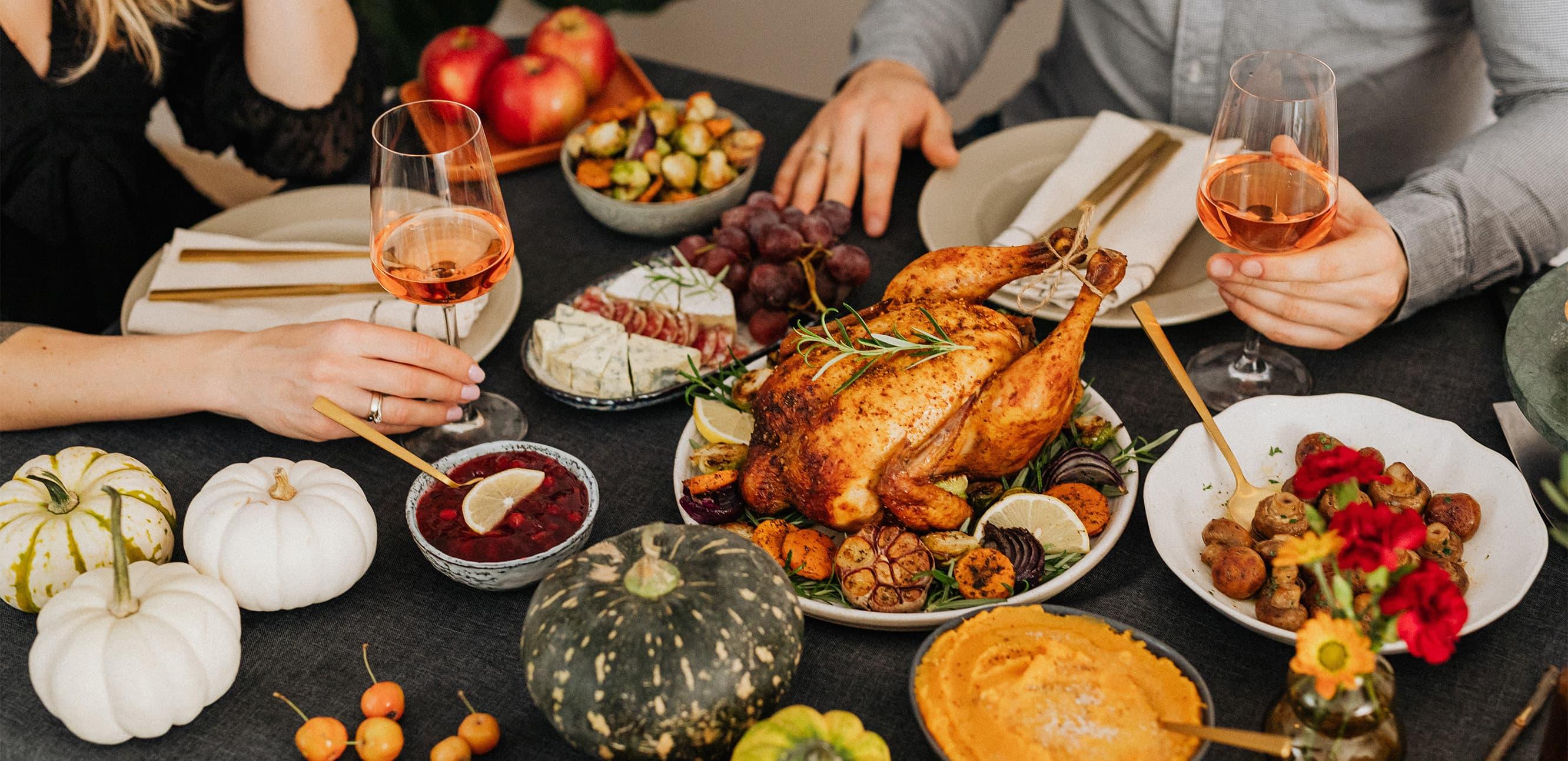 friendsgiving_wineHero_Desktop.jpg