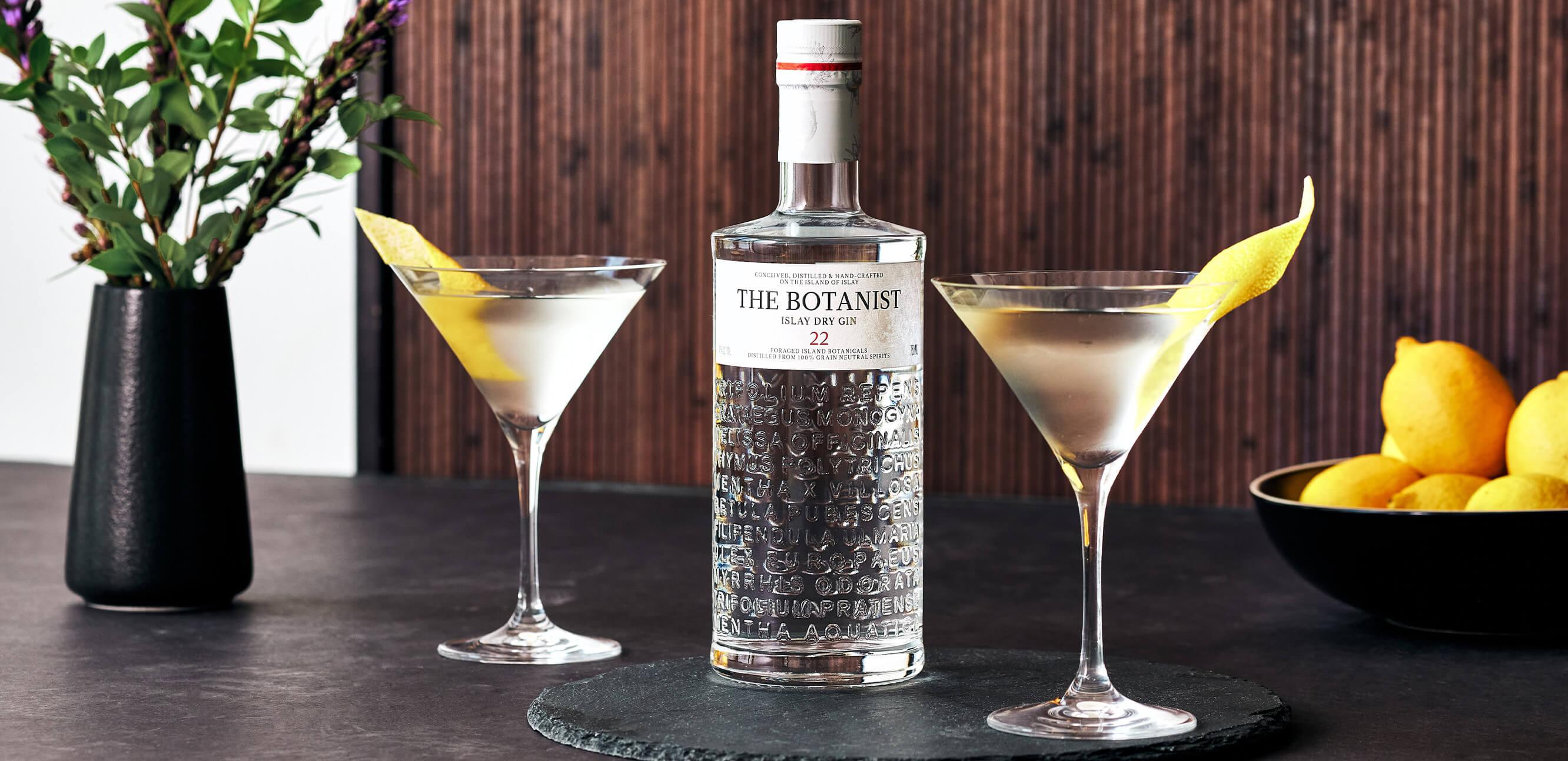 20230103_Remy_Cocktails_for_Two_v2_Hero_Desktop.jpg