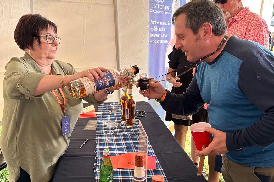 872x580 Maureen at event.jpg