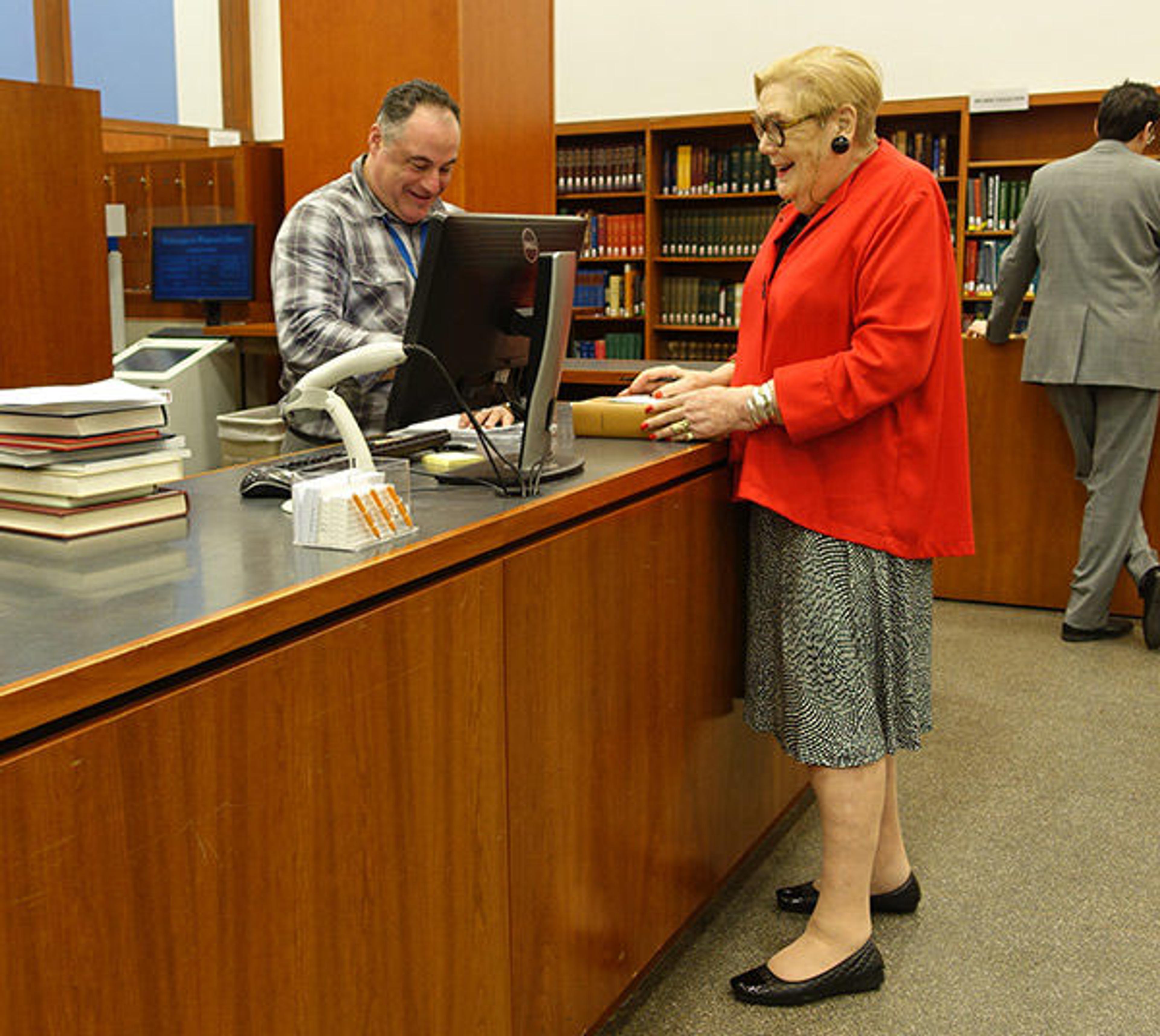 Circulation desk