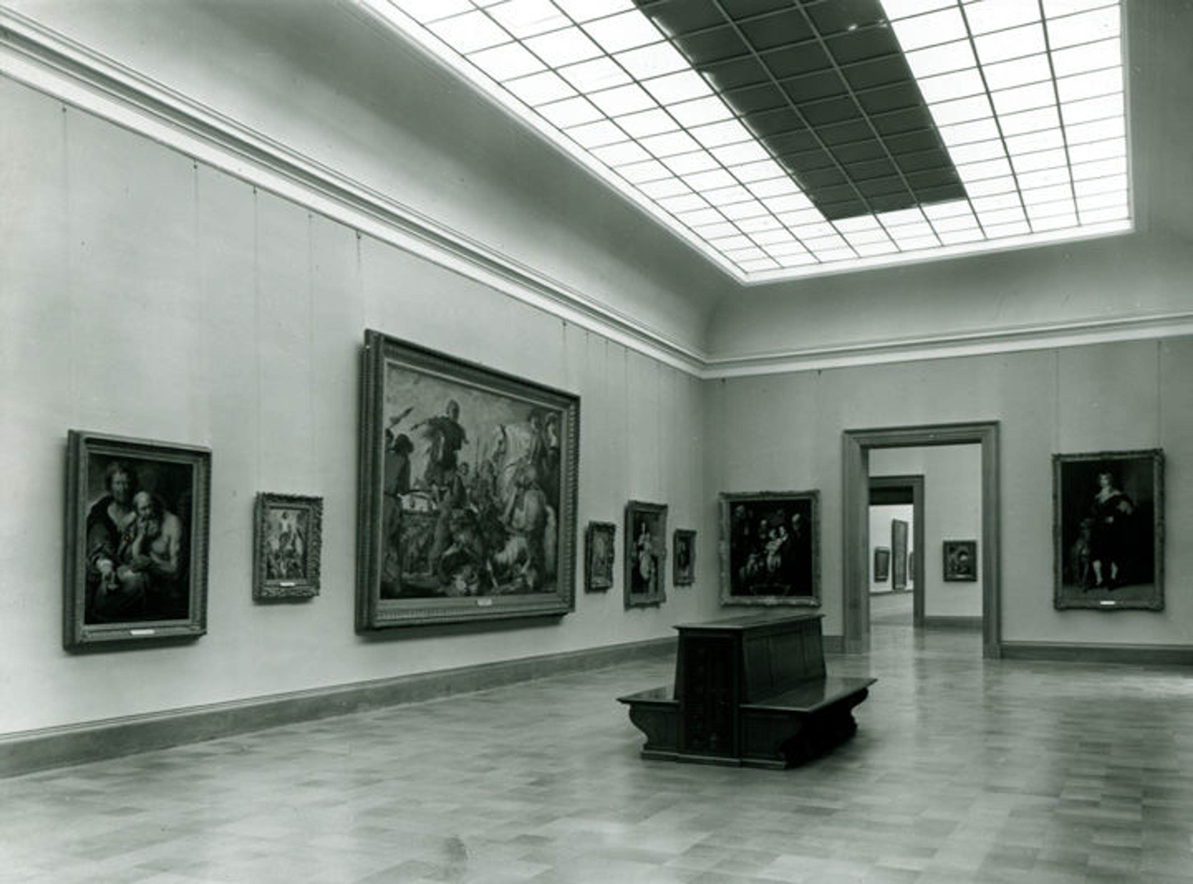 Black-and-white photo of a European Paintings gallery at The Met in 1941