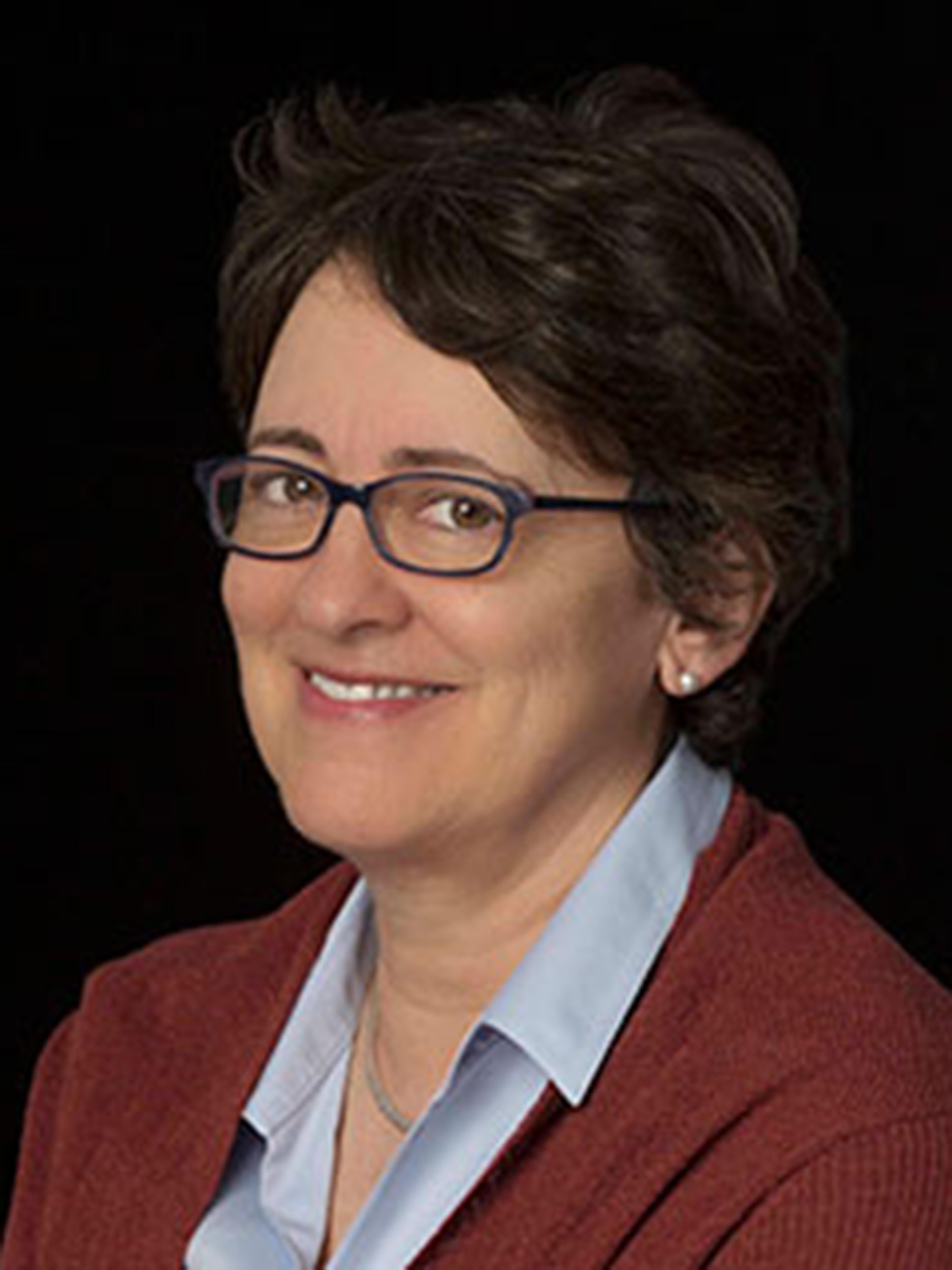 Headshot of Ellen Howe