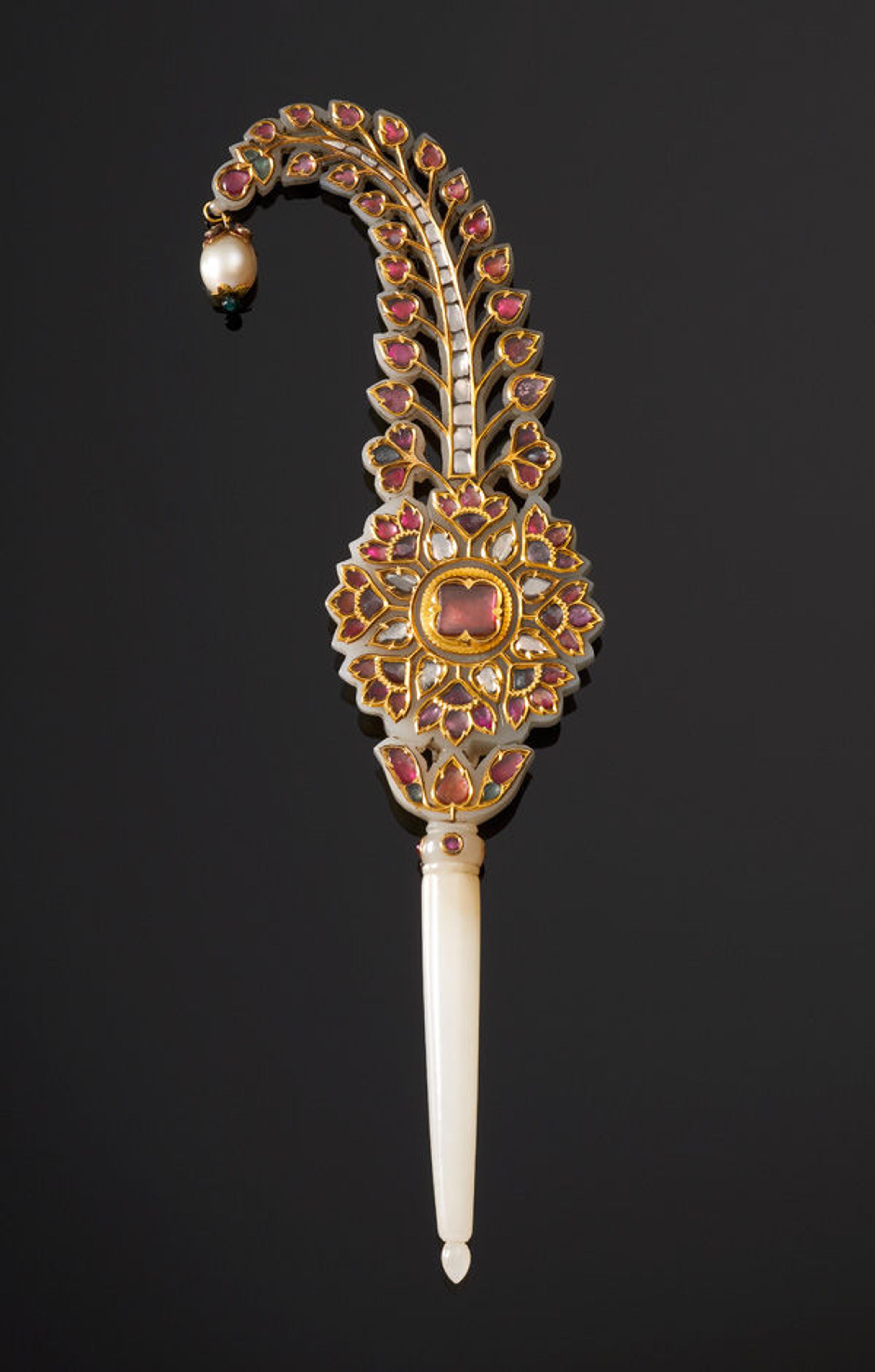 Turban Ornament (jigha), 1675–1725. North India or Deccan. Jade, inlaid with diamonds, rubies, and emeralds; with hanging pearl; H. 7 3/4 in. (19.6 cm), W. 1 3/4 in. (4.5 cm). The Al-Thani Collection