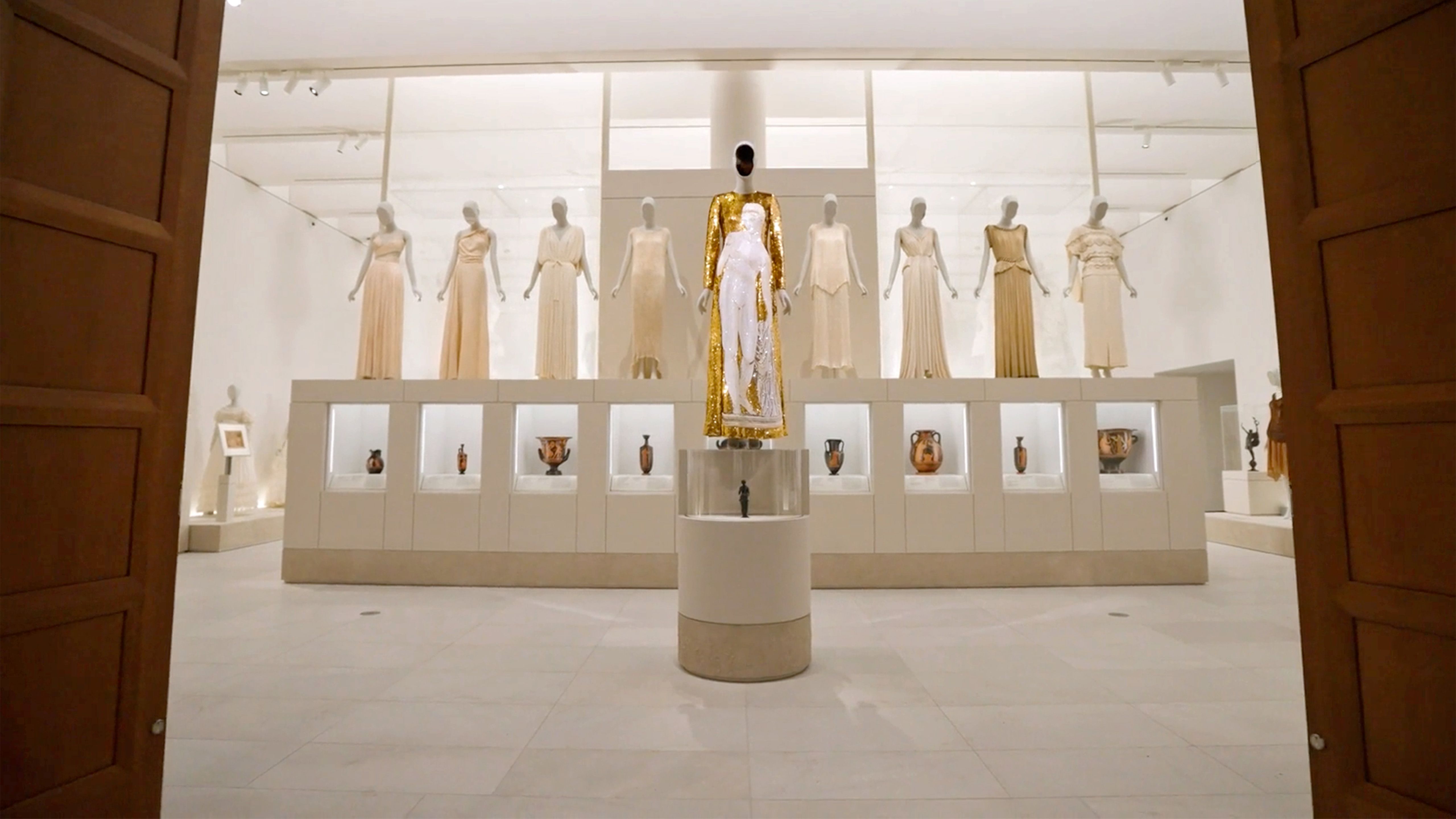 Alexander McQueen's extreme fashion - The Metropolitan Museum of Art