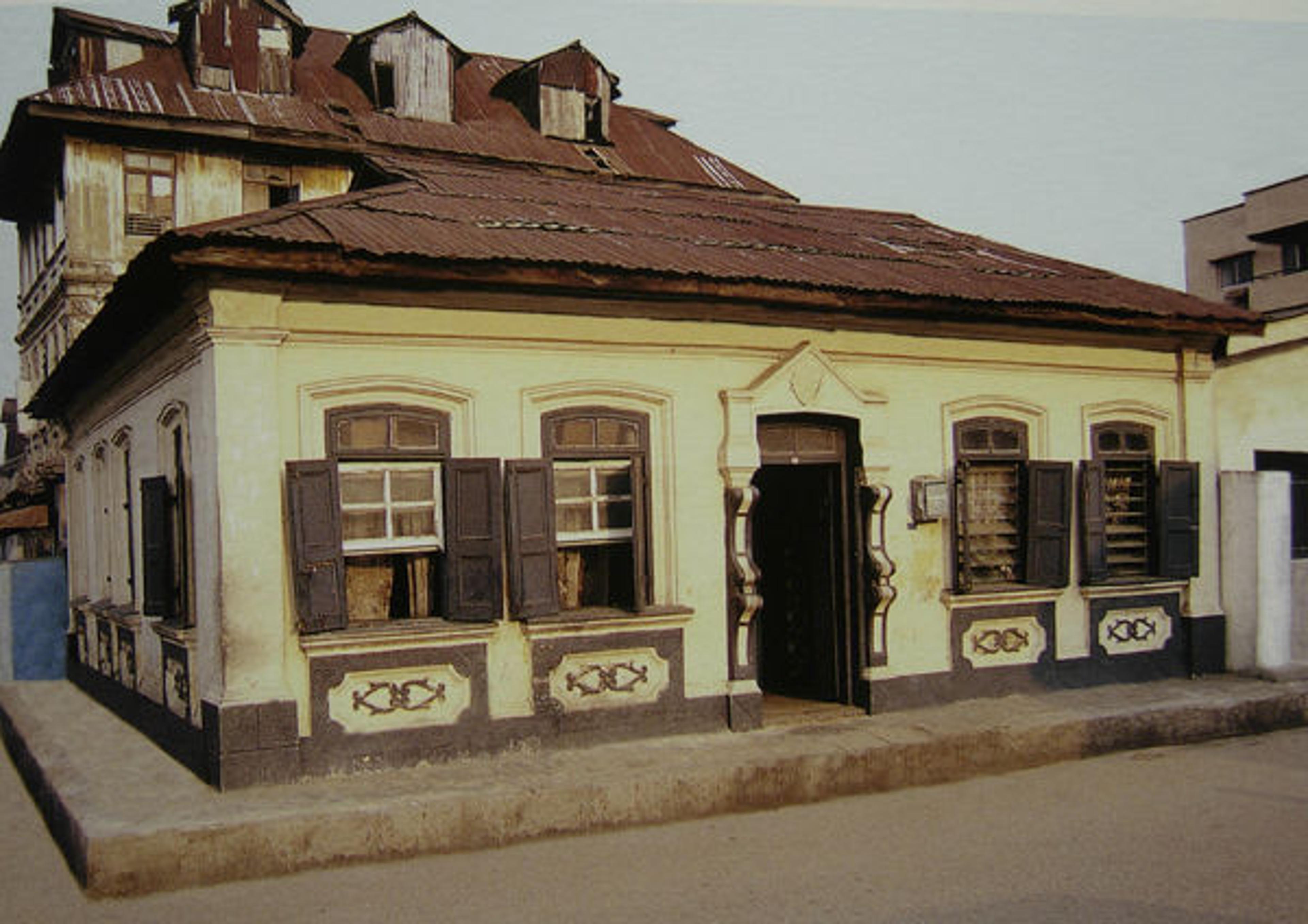 An afrobrazilian house in Lagos photographed by J.D. Ojeikere