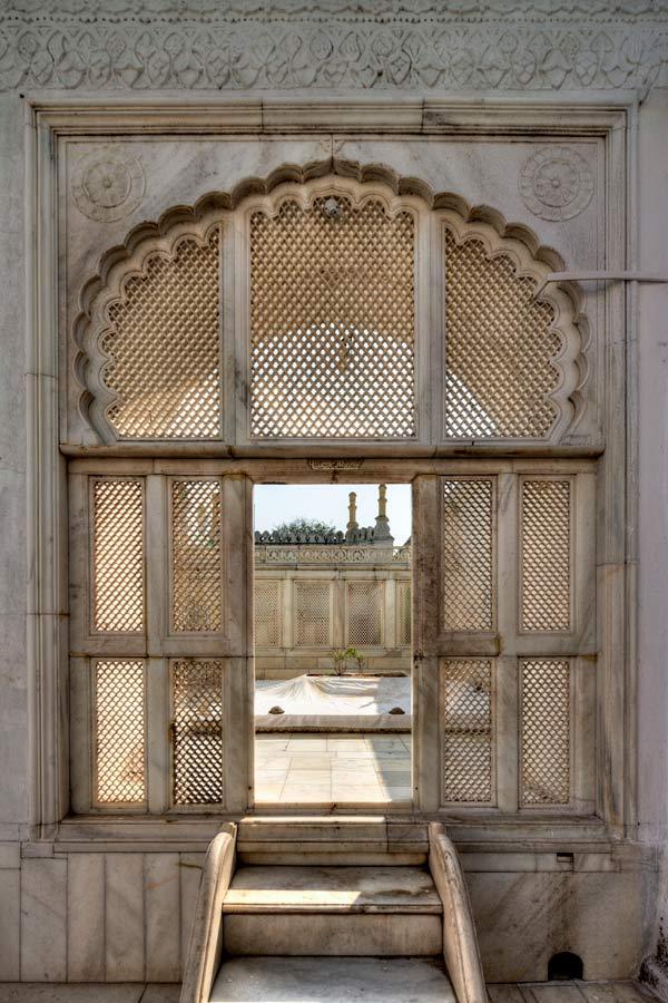 Tomb of Aurangzeb (d. 1707), Khuldabad. Photography © Antonio Martinelli