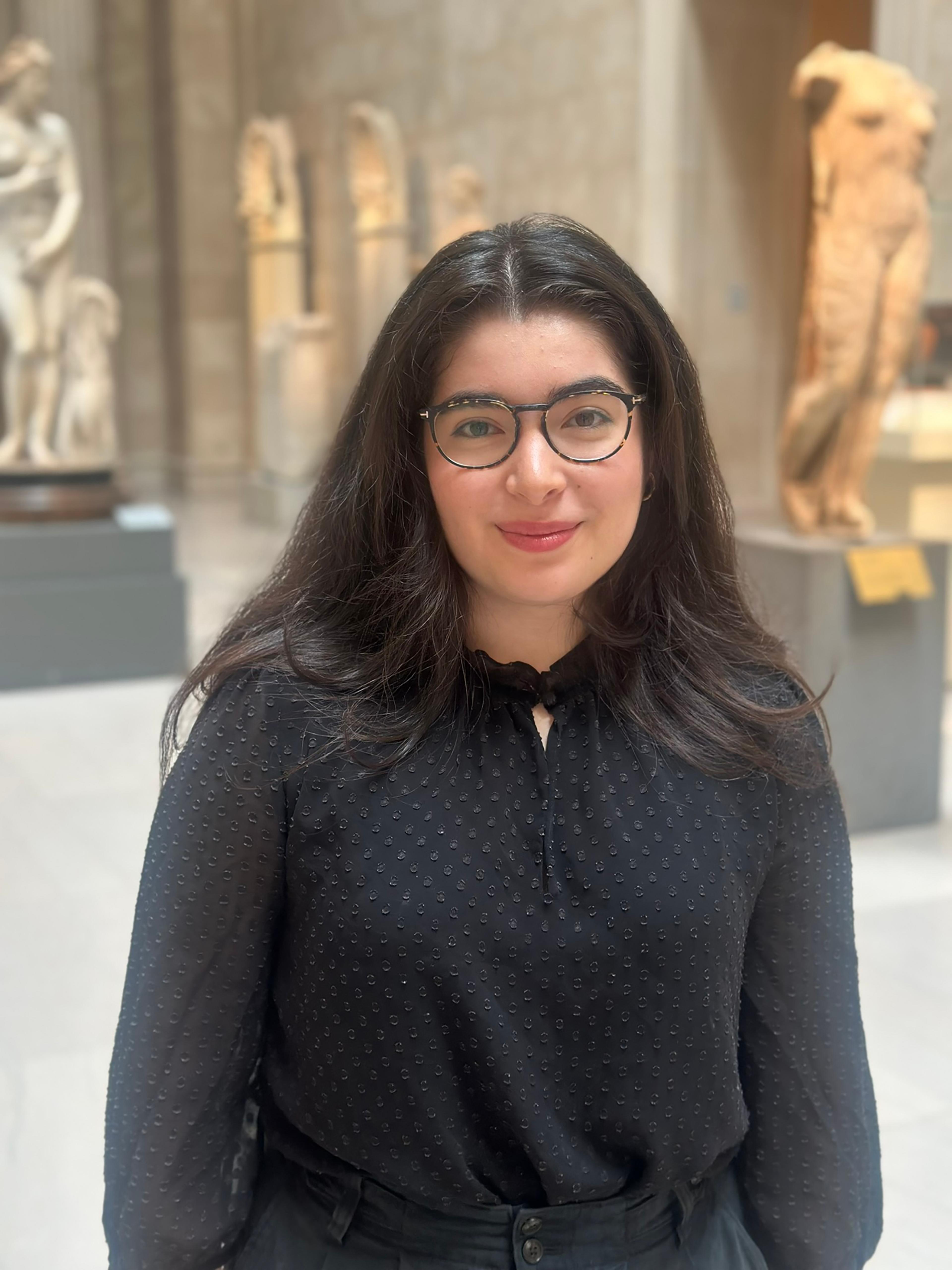 Image of Gabrielle Pereira in the Greek and Roman galleries