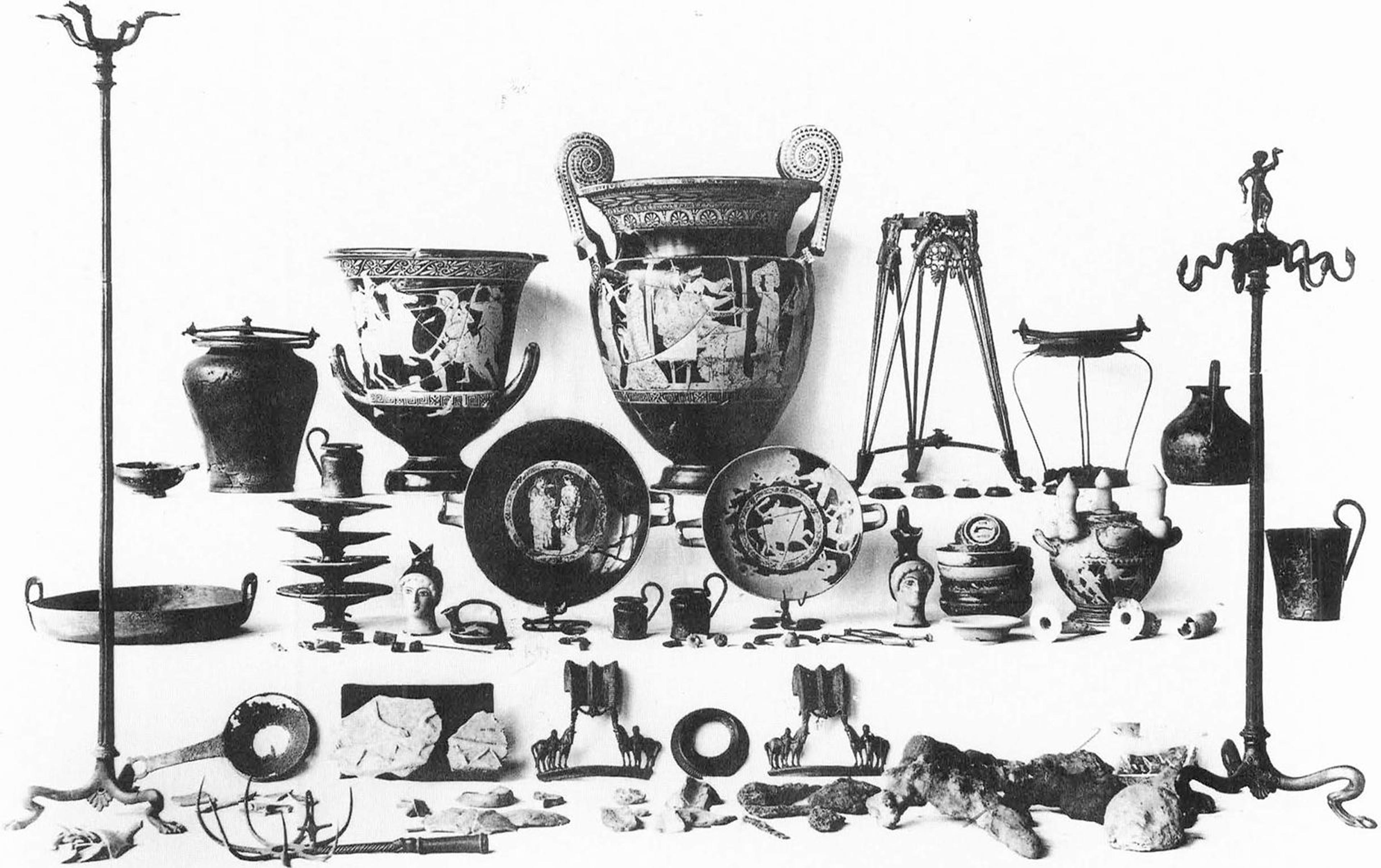 Black-and-white image showing the contents of Tomb 128.