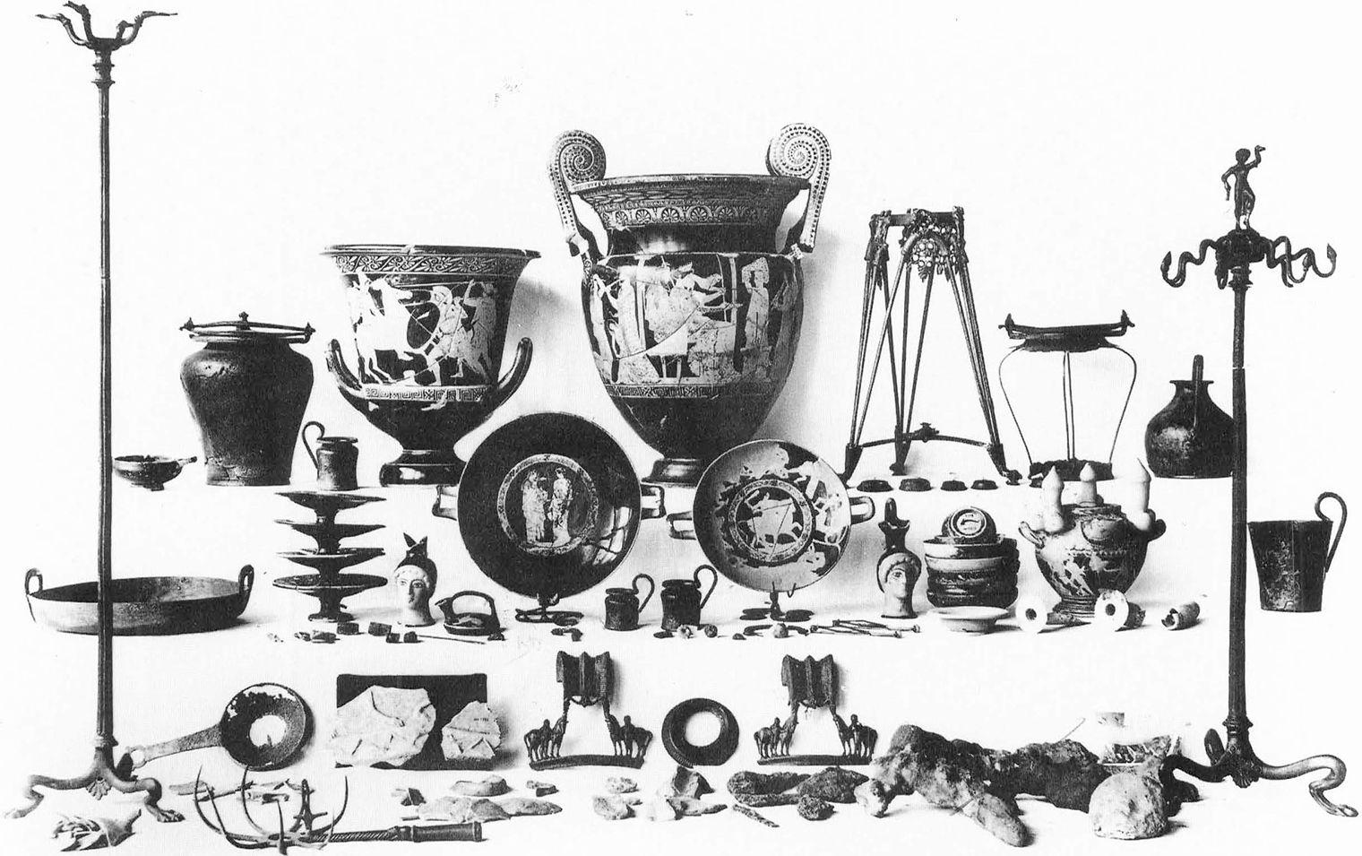 Black-and-white image showing the contents of Tomb 128.