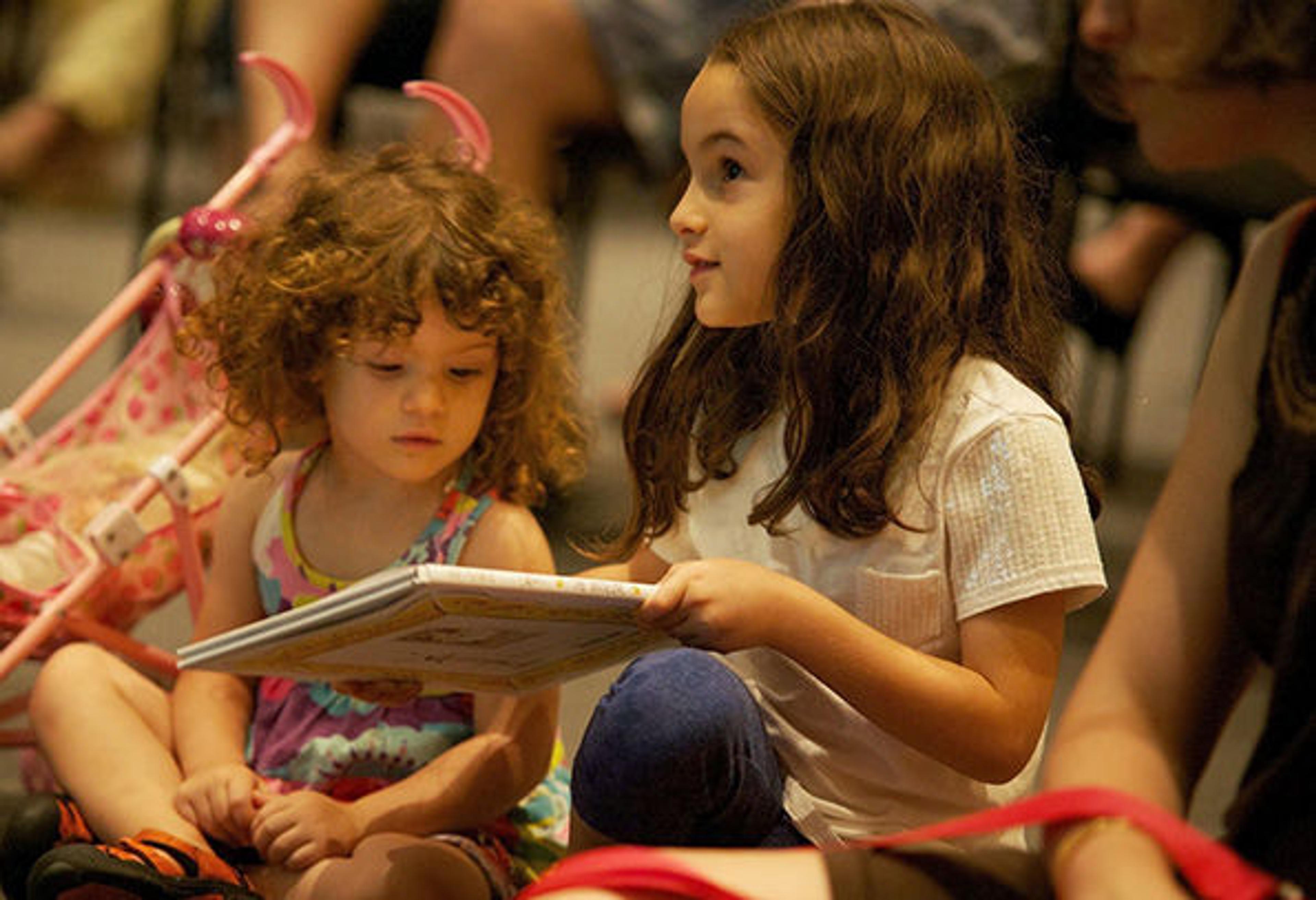 children at storytime met museum
