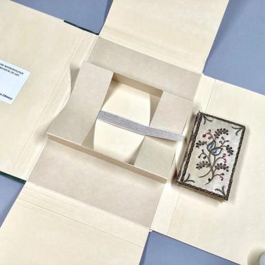 Unfolded box for holding a book.